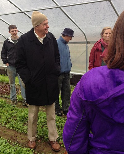 Wendell Berry listens to students describe the Seed to Salad program at the Yale Sustainable Farm Project.