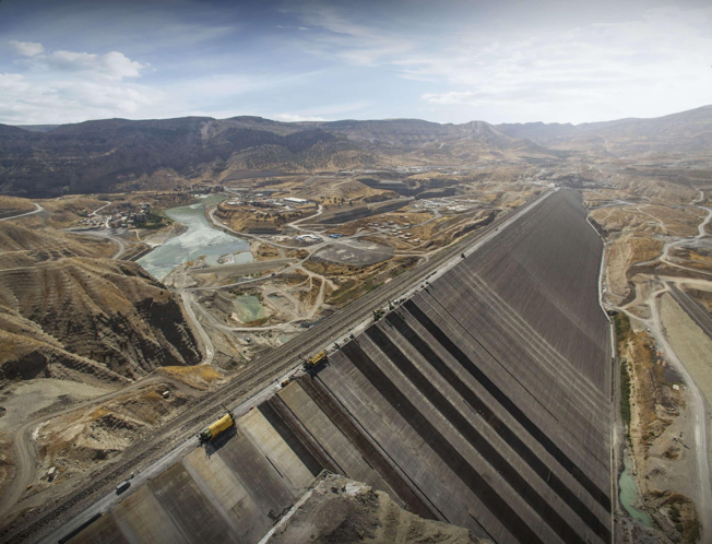 Ilısu Dam will eventually generate 3.833 GWh of hydroelectric power, but it will also flood Hasankeyf, a 12,000-year-old settlement, under 200 feet of water and parch 670,000 ha of arable land downstream in Iraq. The Turkish government allowed construction of the Ilısu Dam to proceed without conducting an environmental impact statement. (Image Credit: Cengiz Inşaat)